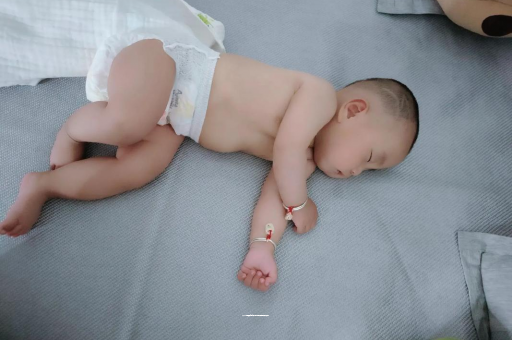 长葛三个月宝宝抬头不稳 长葛三个月宝宝抬头不稳
